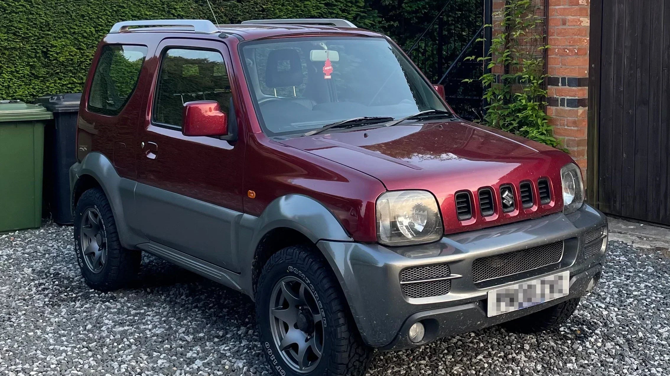 Suzuki Jimny JB43 with 15" High Peak J-02 wheels in Matte Anthracite with Comforser CF1100 tyres
