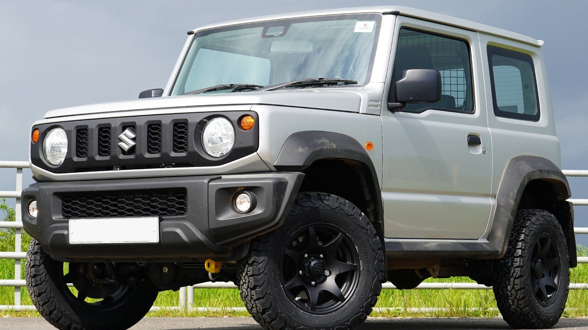Suzuki Jimny (2018+) with JimnyStyle Suspension Lift Kit, APIO Tow Hooks and HIGH PEAK J-02 wheels.