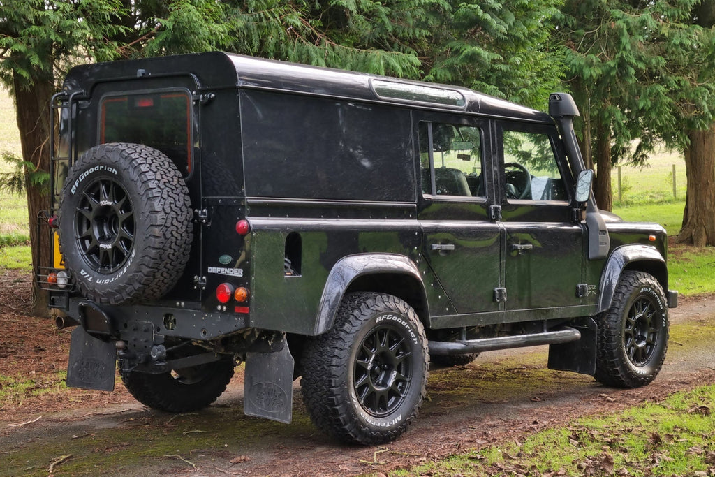 Black Land Rover Defender Classic fitted with Matte Black EVO Corse DakarZero wheels
